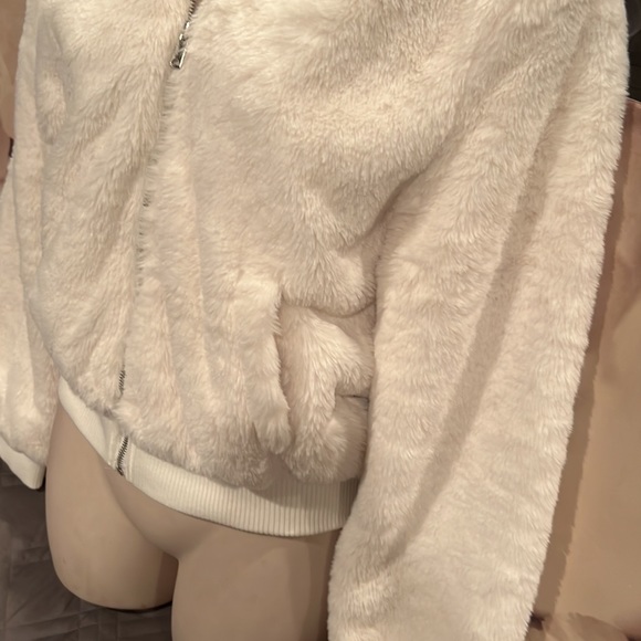 32 High quality furry zip up hoodie jacket! - Picture 11 of 16